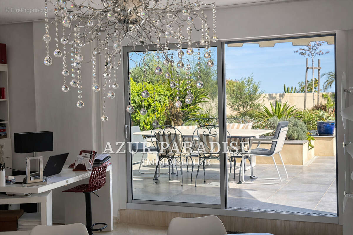 Appartement à MANDELIEU-LA-NAPOULE