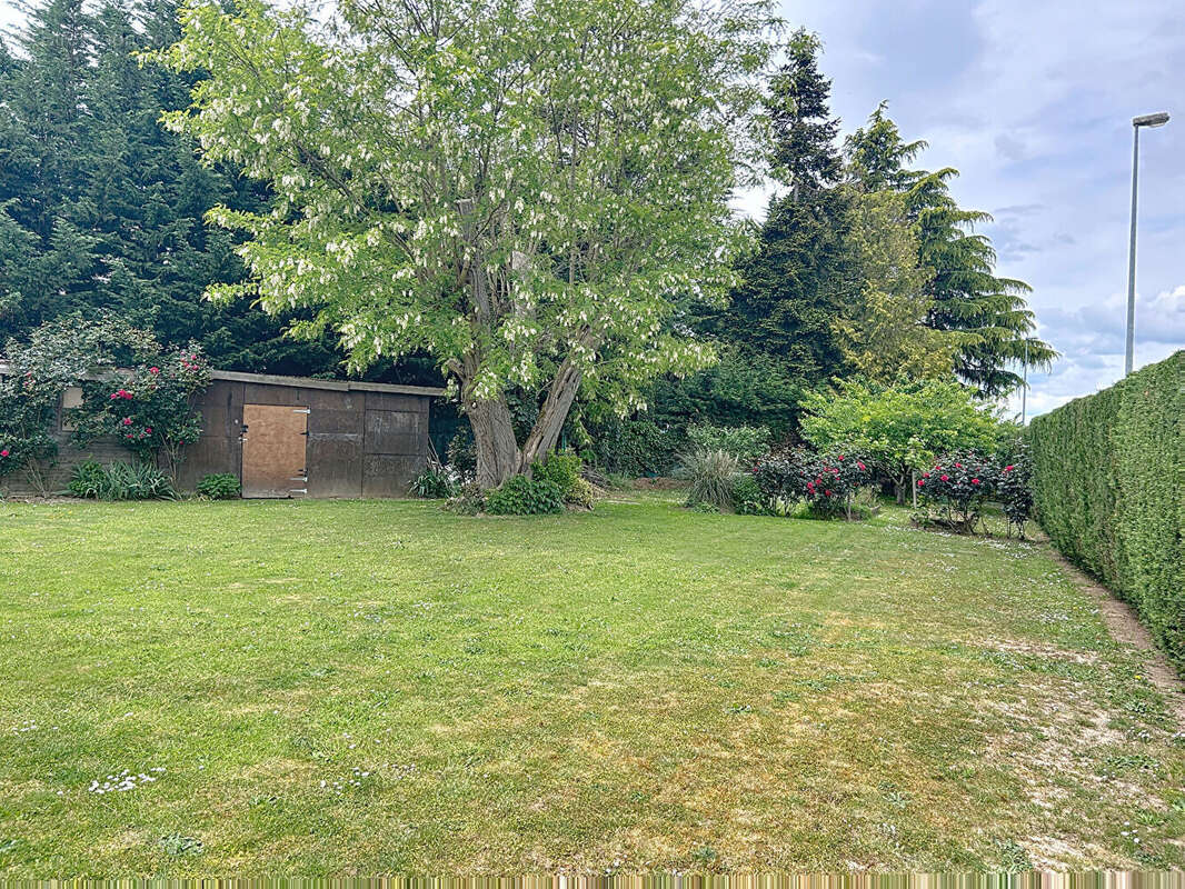 Terrain à LES ALLUETS-LE-ROI