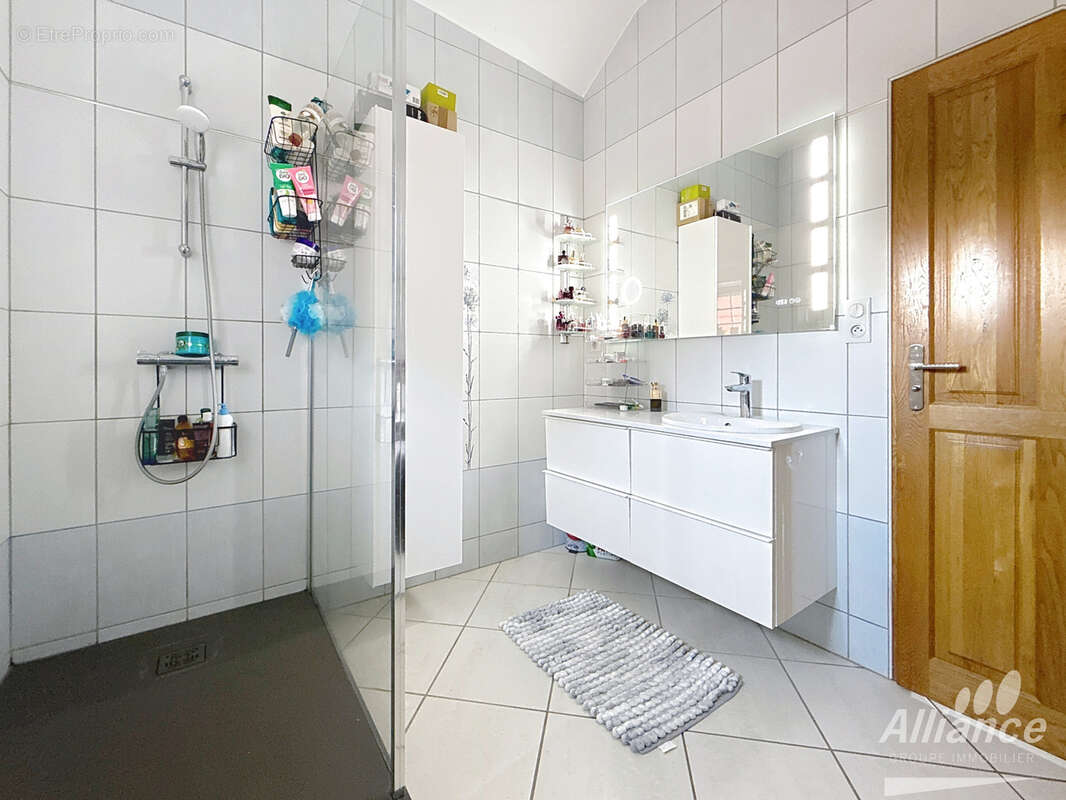 A VENDRE - Bel appartement T3 entièrement rénové. - photo 5
