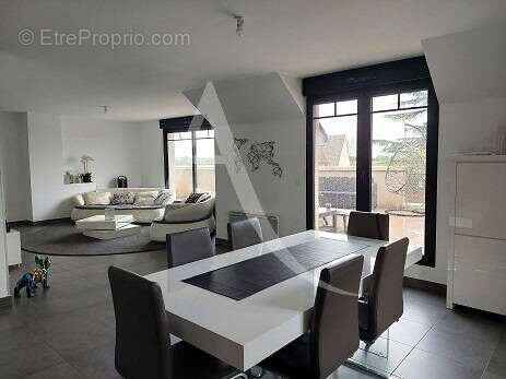 Appartement à CHEVRY-COSSIGNY