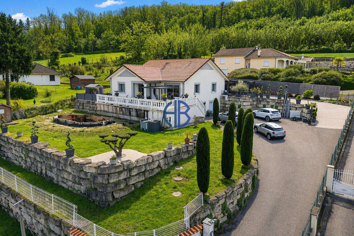 Maison à SAINT-CHEF