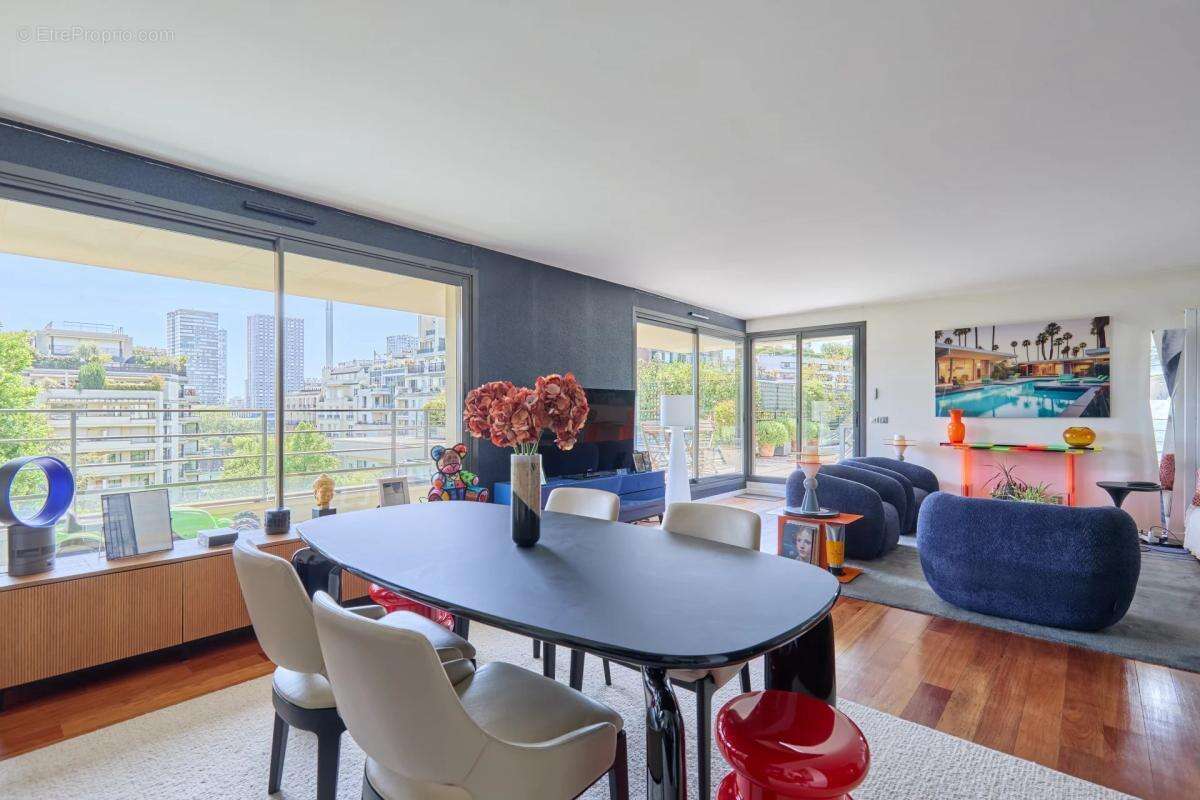 Appartement à PARIS-16E