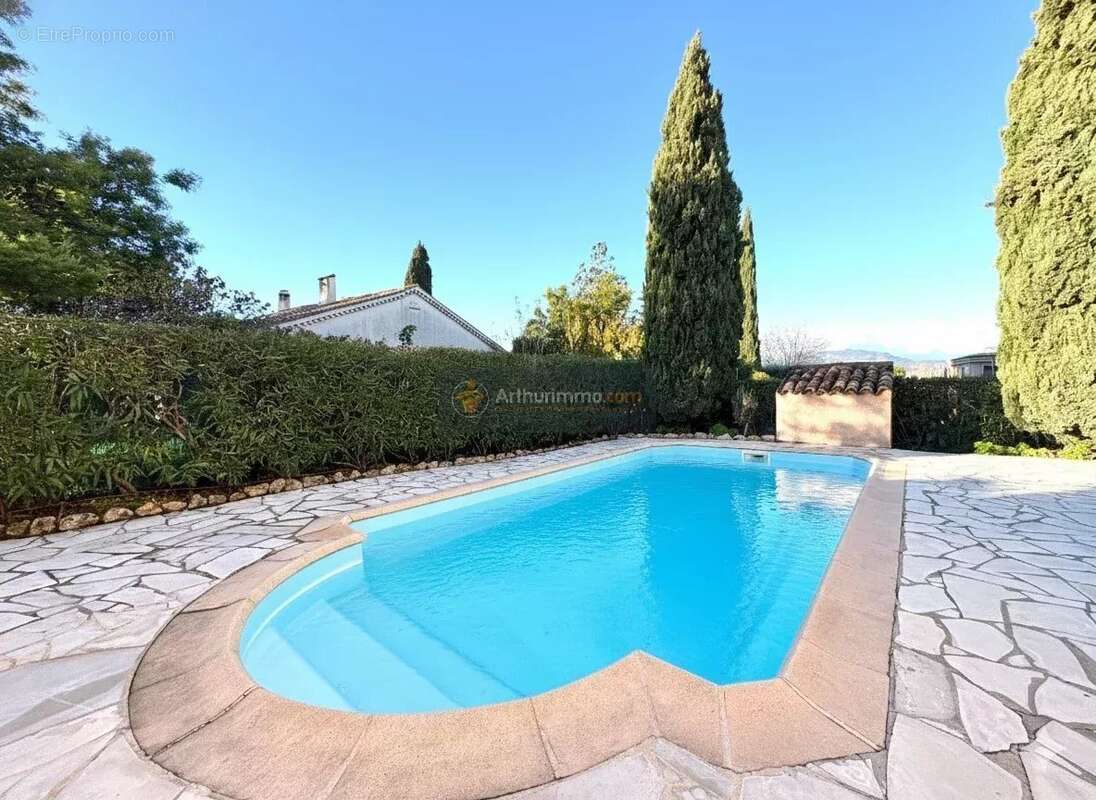 Maison à ROQUEBRUNE-SUR-ARGENS