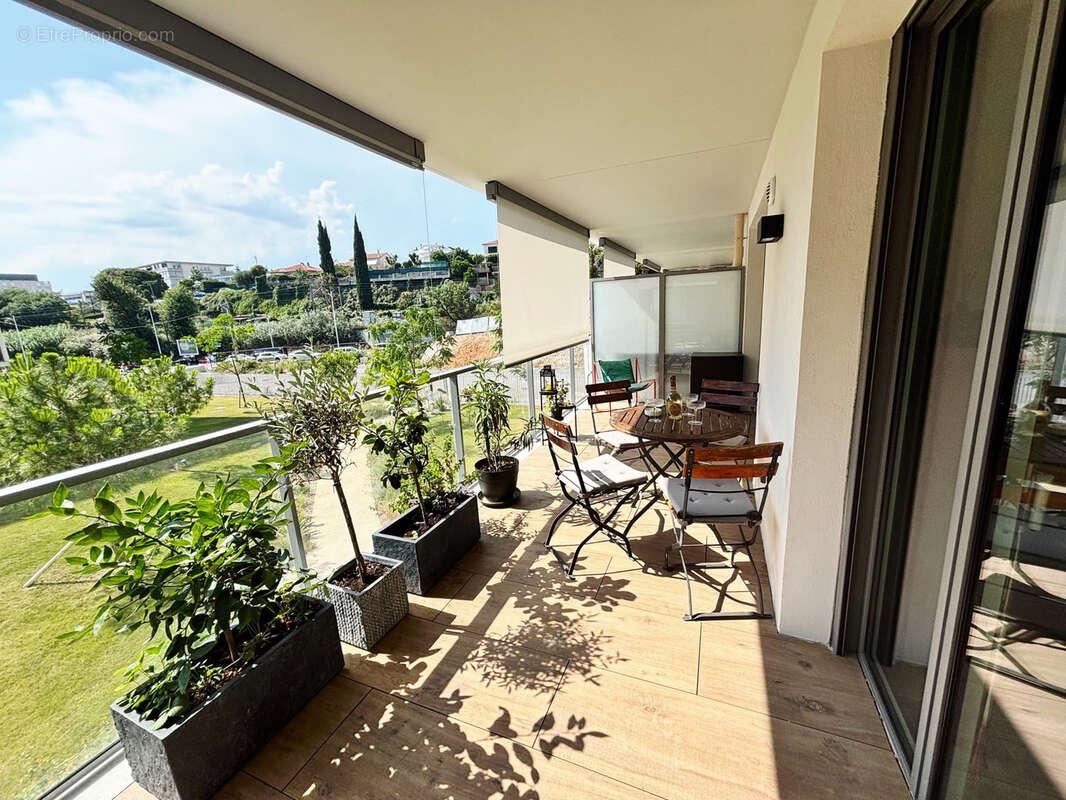 Appartement à SAINT-LAURENT-DU-VAR