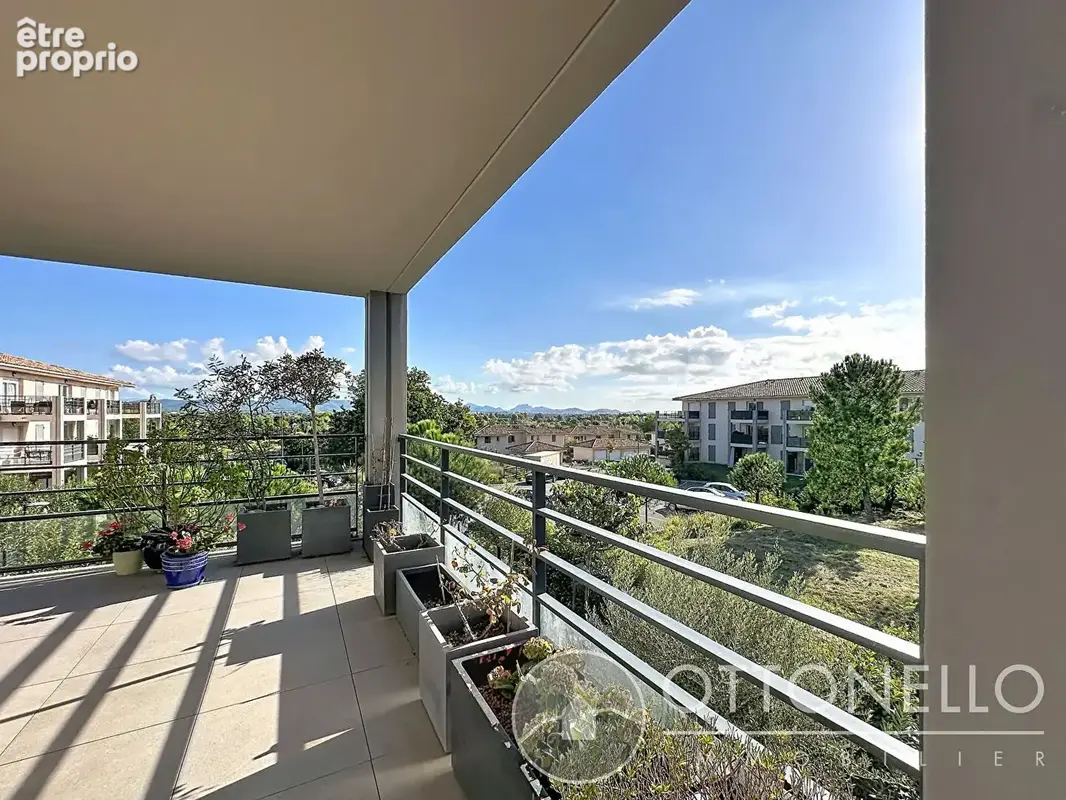 Appartement Roquebrune Sur Argens 3 pièces 57.70 m2 avec terrasse garage et parking - photo 1