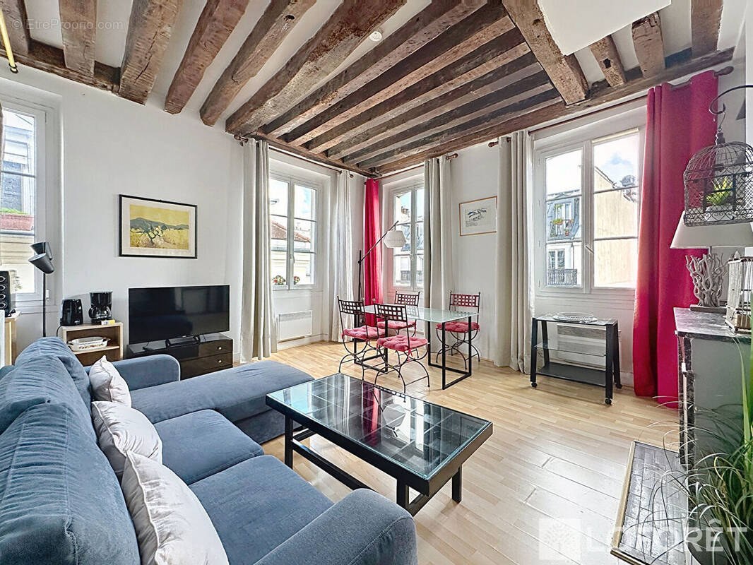 Appartement à PARIS-1E