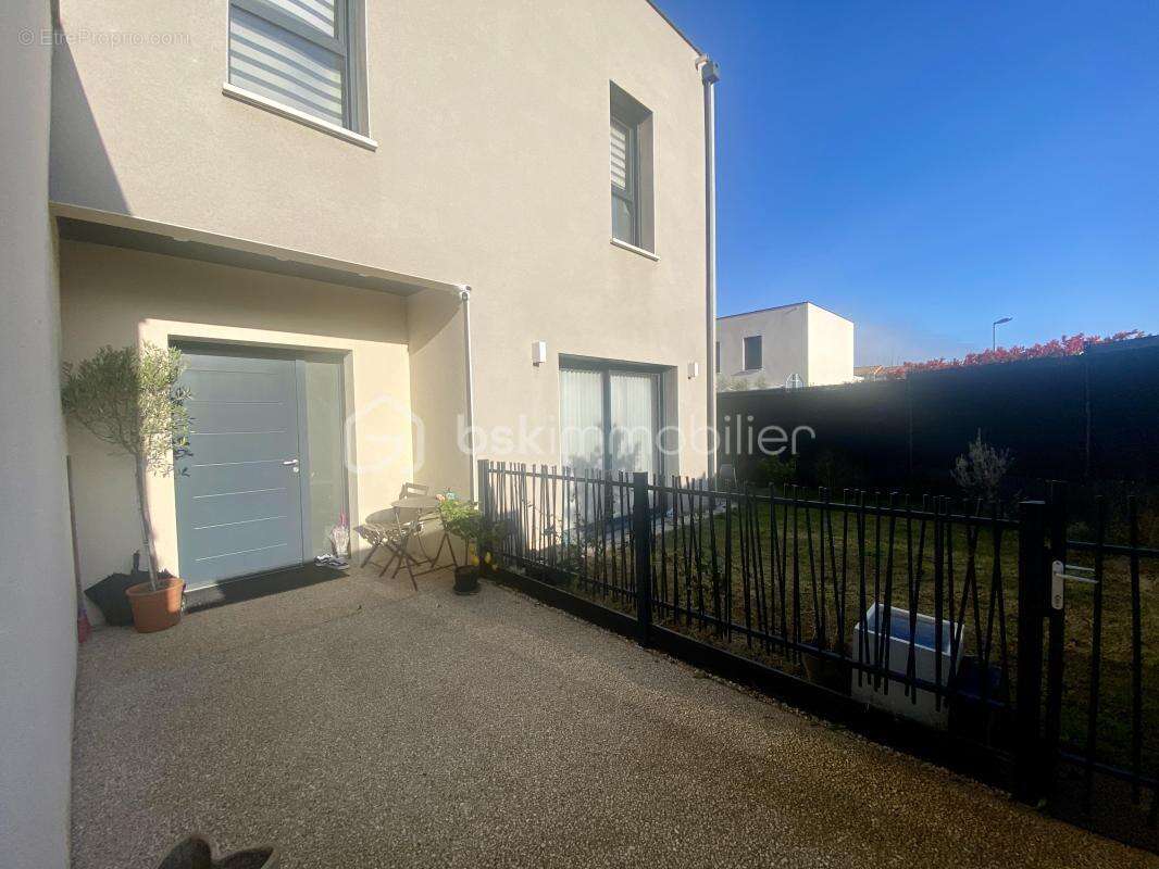 Maison à MONTELIMAR