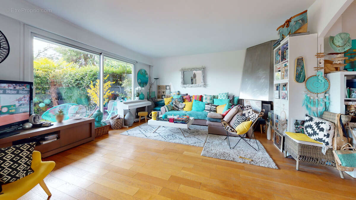 Appartement à LE MESNIL-LE-ROI