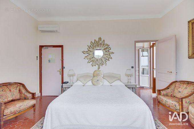 Photo 5 - Commerce à LA CROIX-VALMER