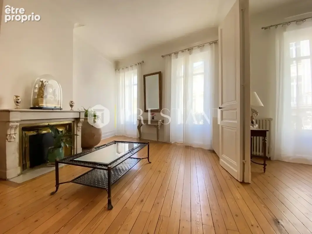 Saint Seurin - Appartement étage noble - photo 1