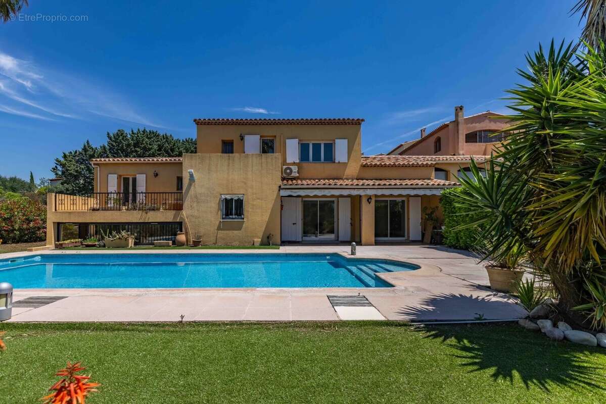 Maison à SAINT-LAURENT-DU-VAR