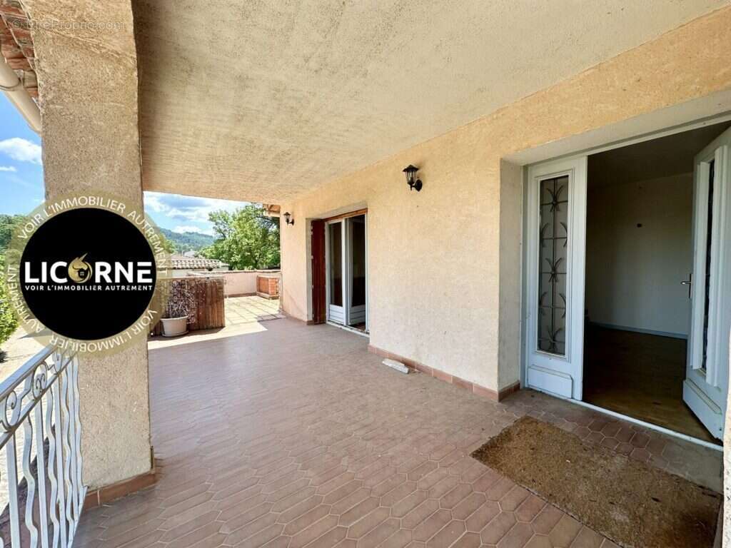 Maison à LE PUY-SAINTE-REPARADE