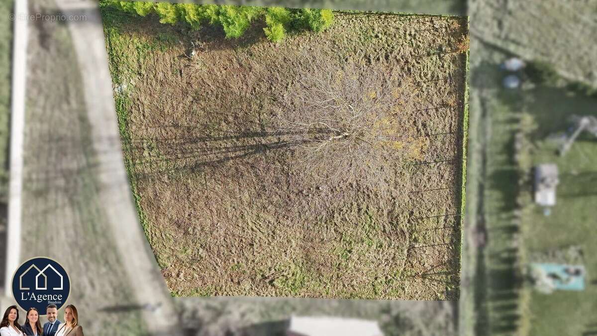 Terrain à LA BOISSIERE-ECOLE