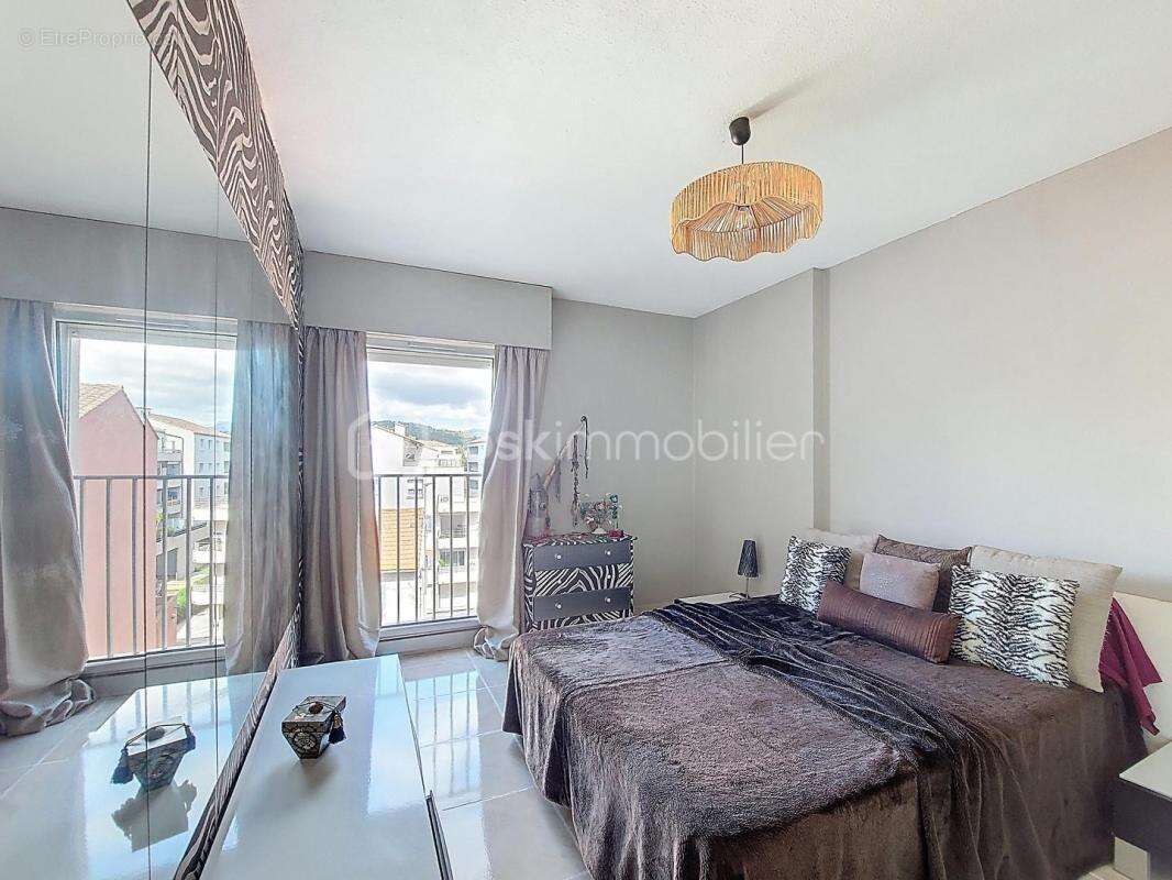 Appartement à SIX-FOURS-LES-PLAGES