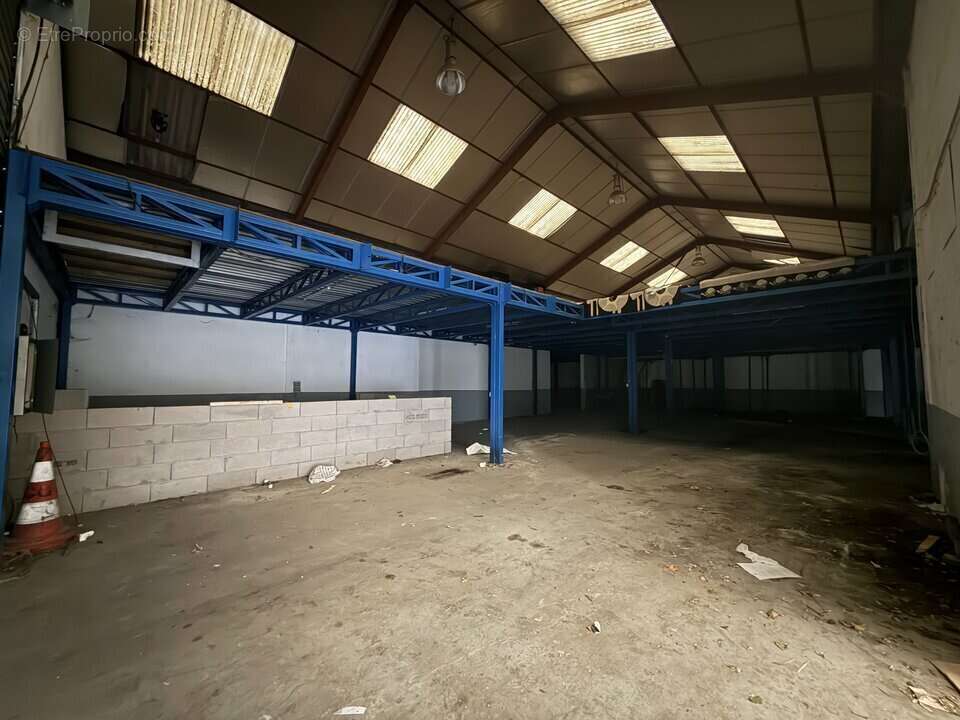 Autre à LA COURNEUVE