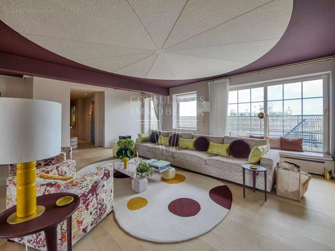 Appartement à PARIS-16E