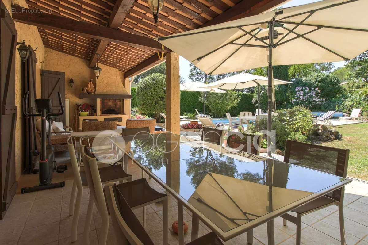 Maison à ROQUEFORT-LES-PINS