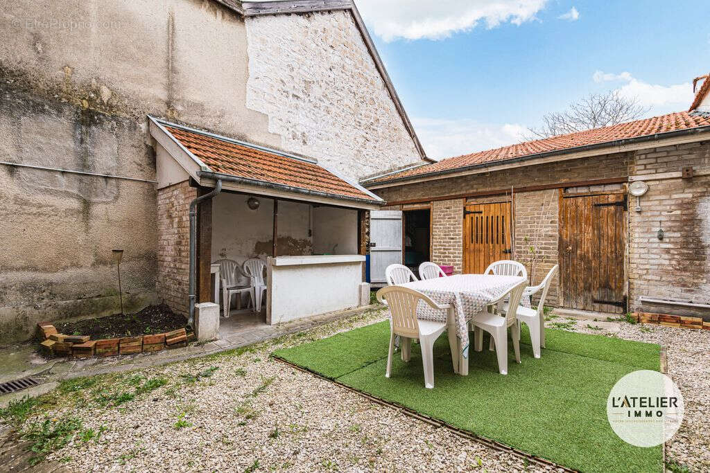 Maison à AY