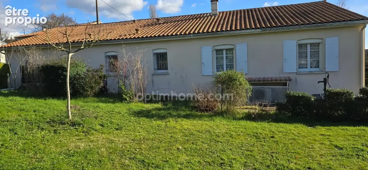 Maison à vendre dans un hameau de DIRAC, au calme, juste à remettre au goût du jour - photo 2