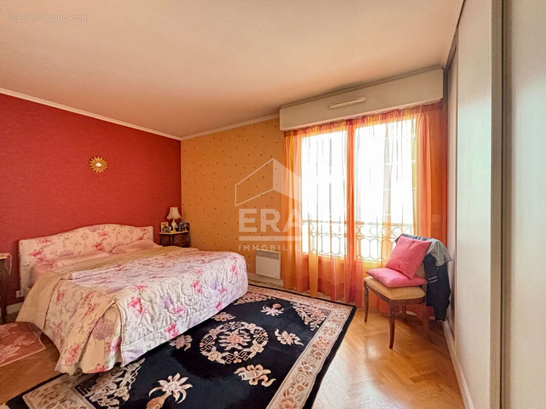 Appartement à LEVALLOIS-PERRET