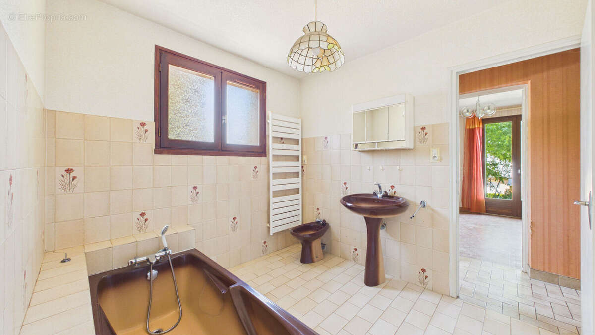 Maison d'environ 255 m² avec 2 Logements + 954 m² de terrain - photo 16