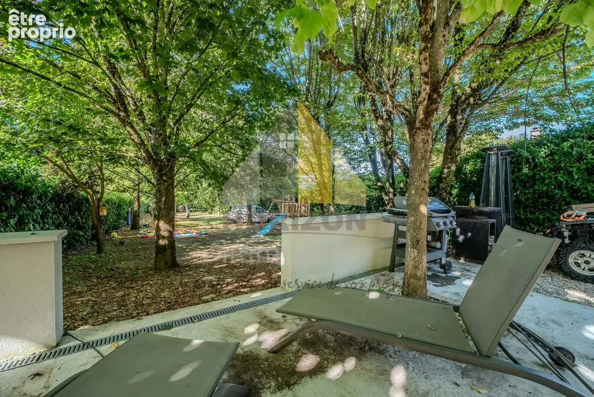 Maison de village avec jardin, grande terrasse au coeur du bourg de Sellières ! - photo 14