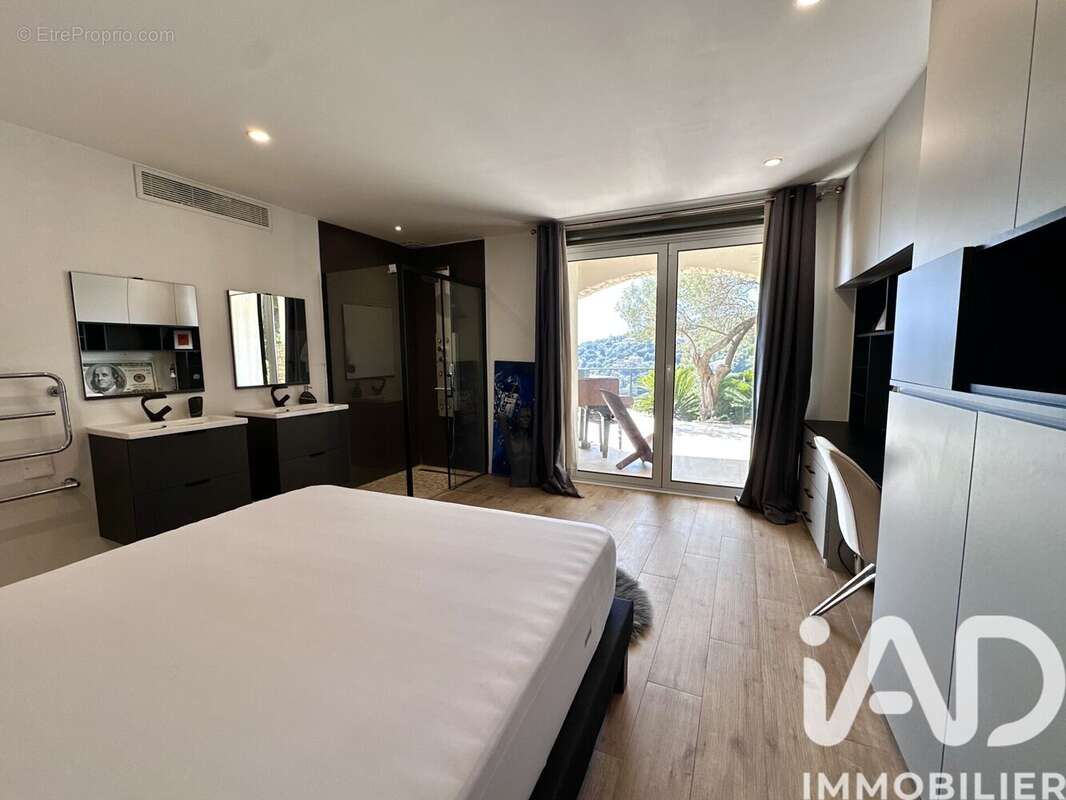 Photo 7 - Maison à ROQUEBRUNE-SUR-ARGENS