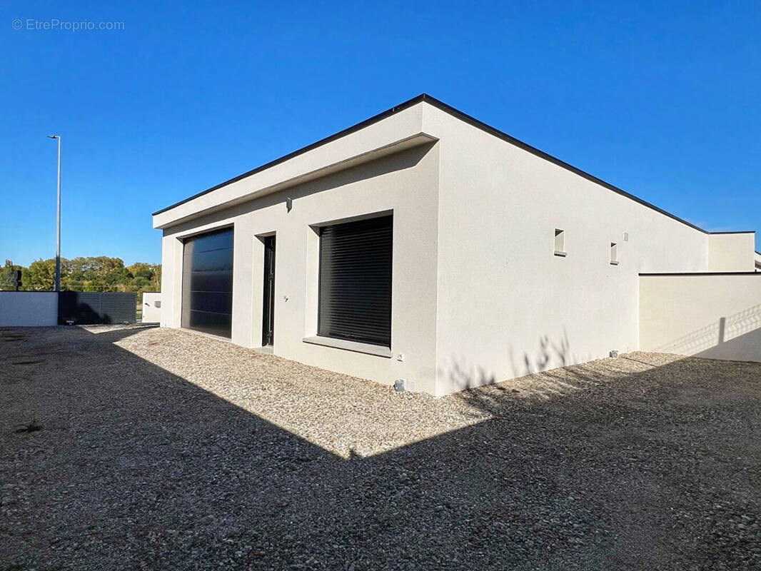 Commerce à MONDOUZIL