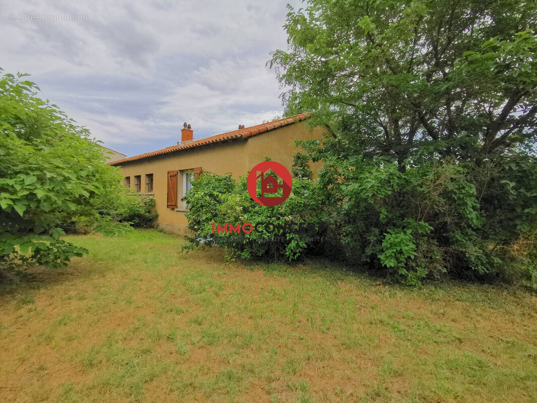 Maison à LAUDUN-L&#039;ARDOISE