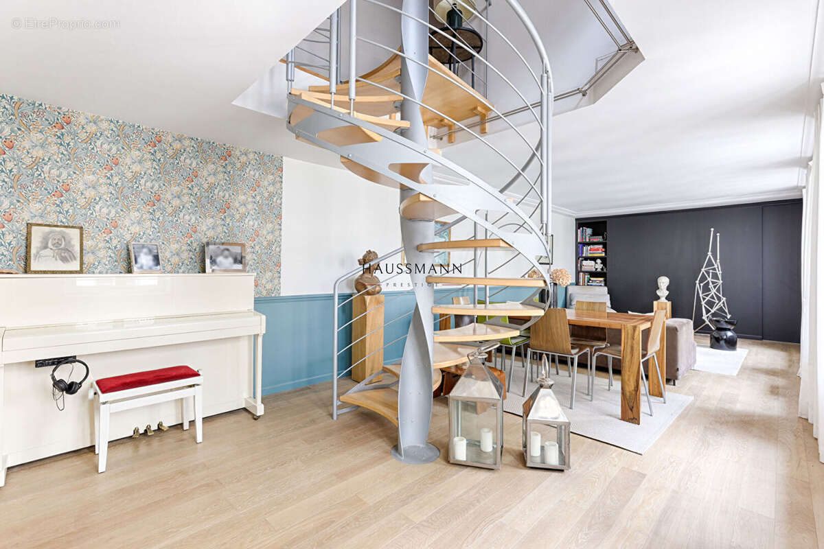Appartement à PARIS-8E