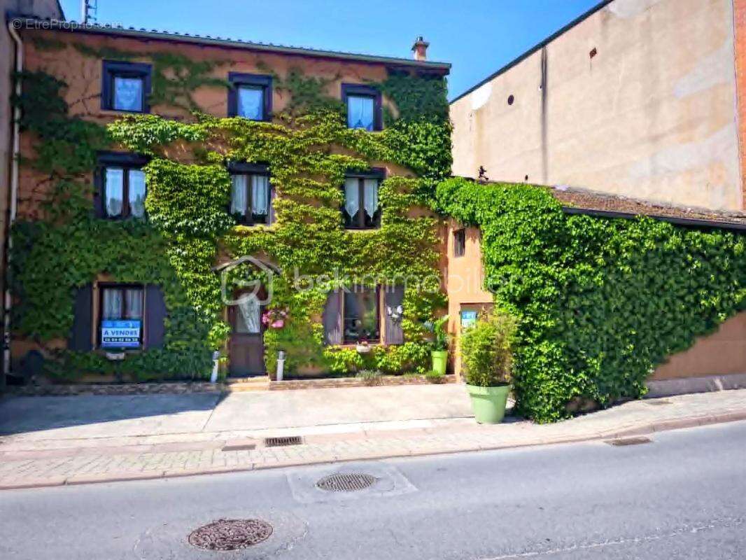Maison à SAIL-SOUS-COUZAN