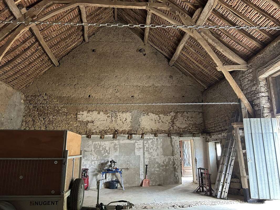Deux maisons et une grande grange dans un hameau calme - photo 15