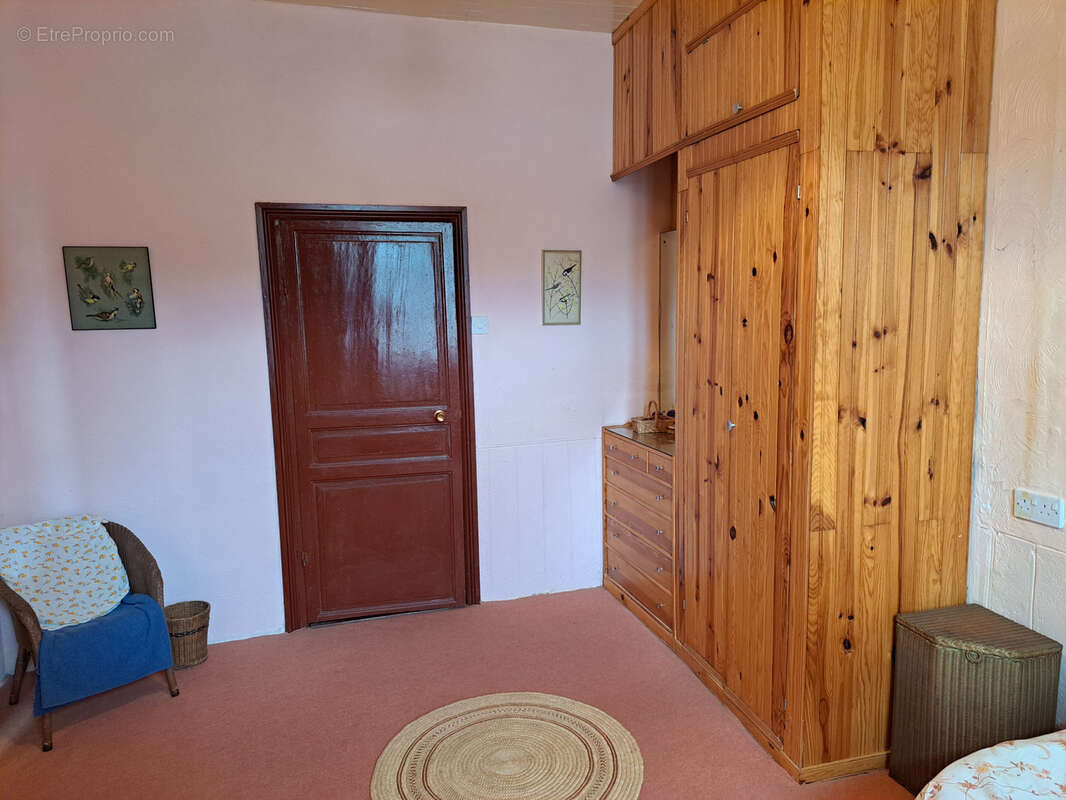 Grande maison familiale avec jardin, garage et dépendances - photo 27