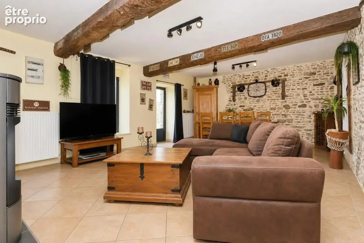 Maison de 194 m2 - 5 pièces - Martigné-Ferchaud - photo 5