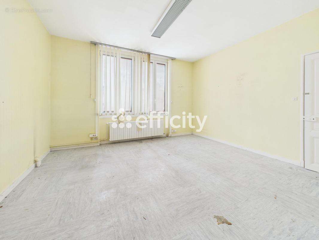 Appartement 655 m² à Bourg-En-Bresse  - photo 13