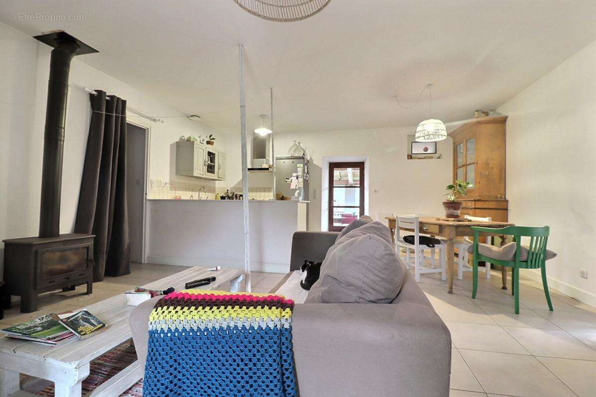 Appartement à LABLACHERE