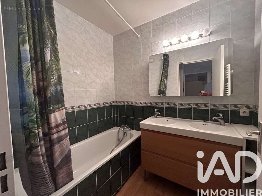 Photo 8 - Appartement à LIVRY-GARGAN