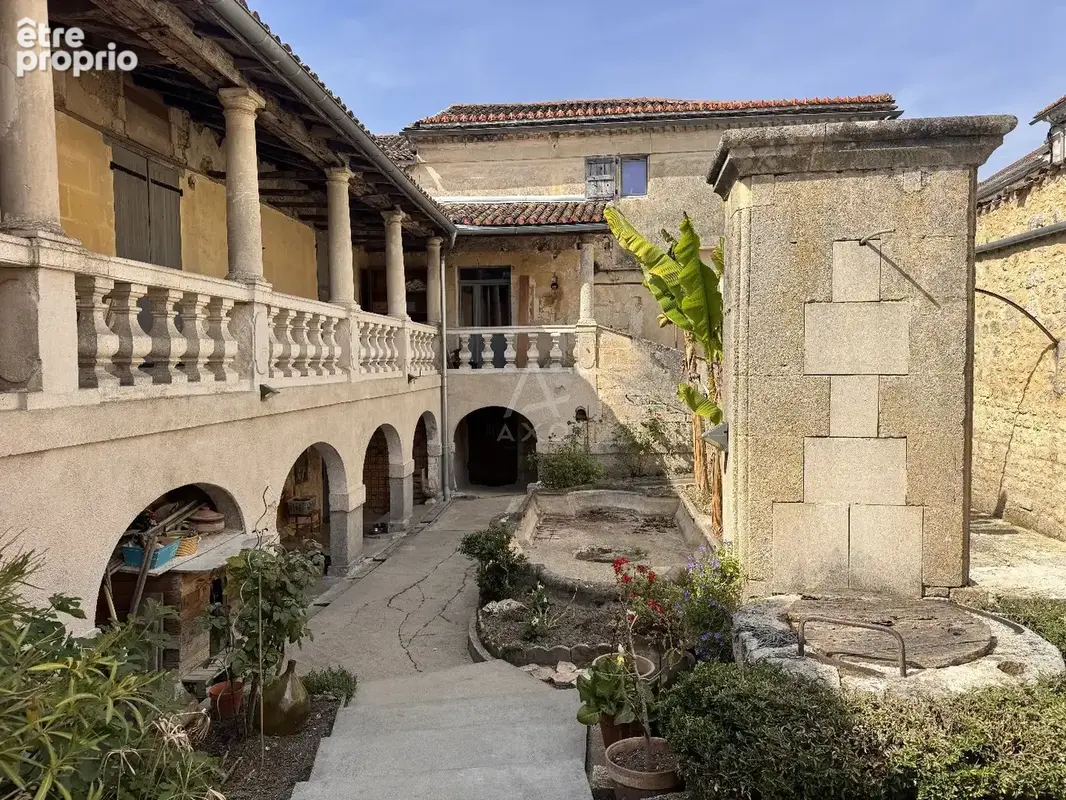 Maison à ROULLET-SAINT-ESTEPHE