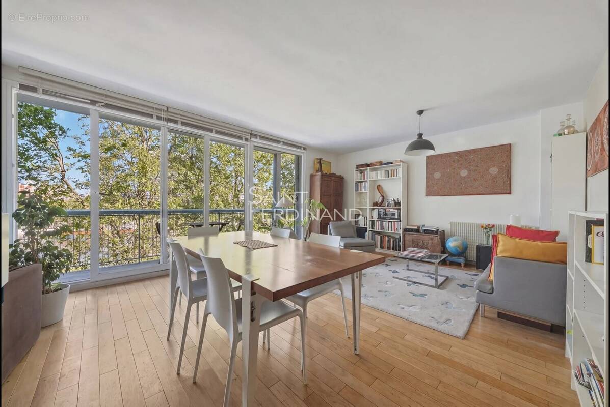 Appartement à PARIS-16E