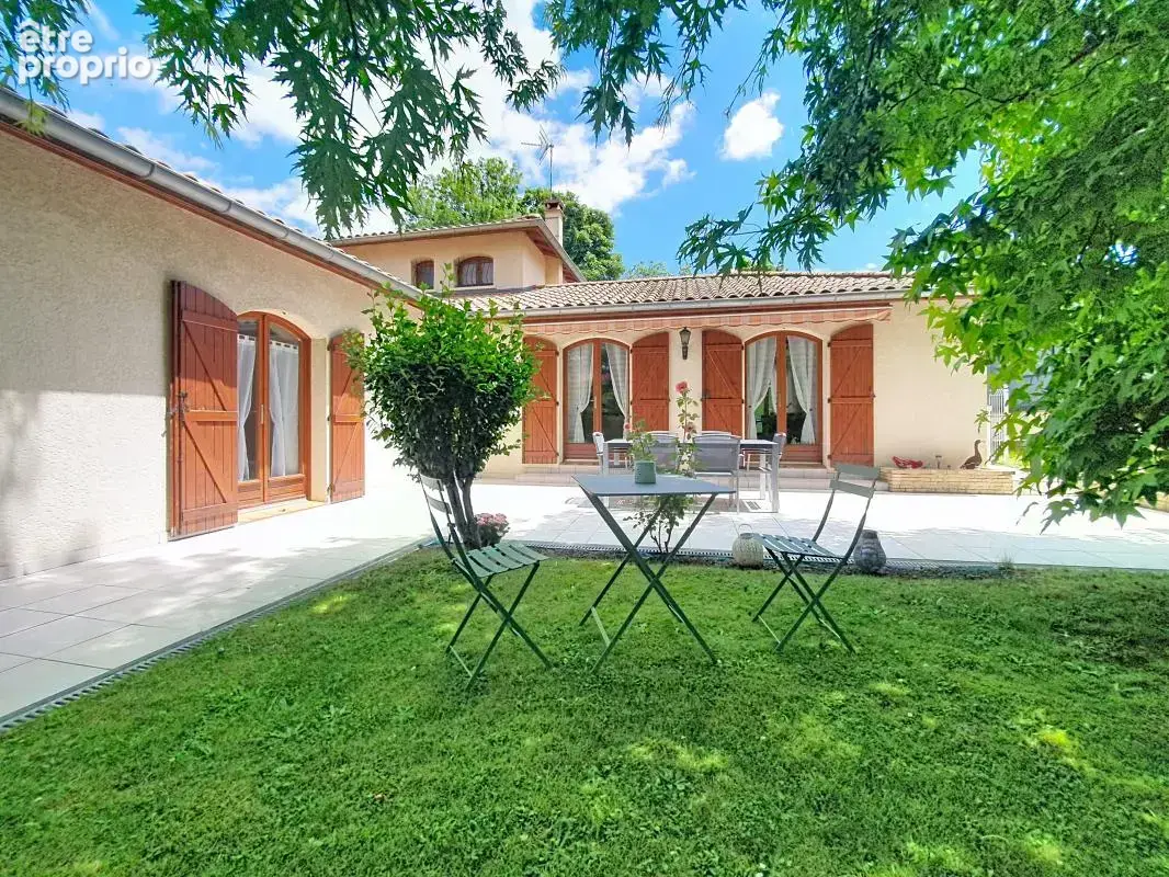 Maison - 4 Chambres - Double garage - Jardin - Piscine - Pool house - Terrasse couverte - photo 10
