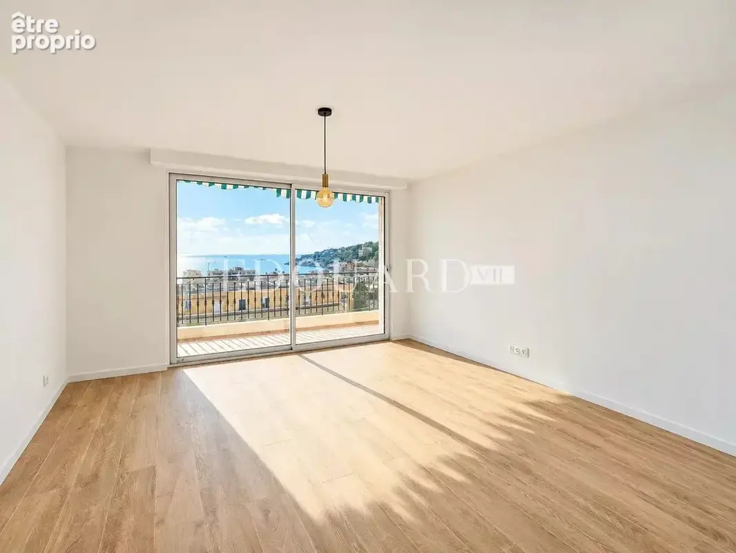 Somptueux quatre pièces à vendre avec belle vue sur la ville et la mer, en plein centre de Roquebrune Cap Martin - photo 6