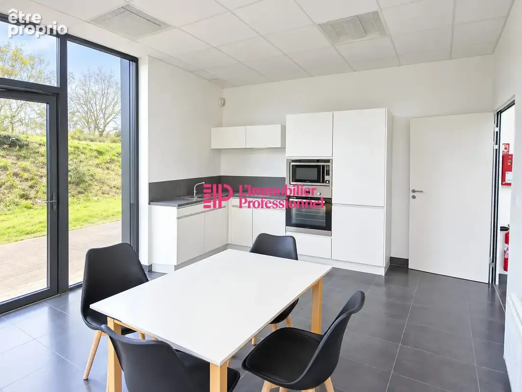 Commerce 570 m² à vendre à Quimper (29000) - photo 3