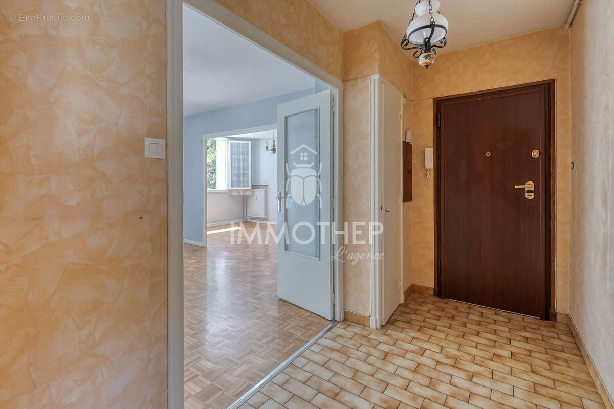Appartement à SAINT-MARTIN-D'HERES