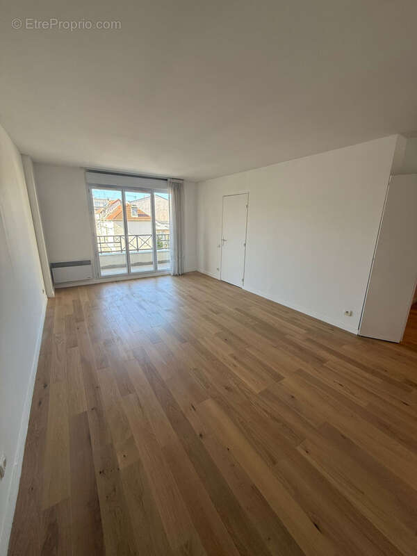 Appartement à LA GARENNE-COLOMBES