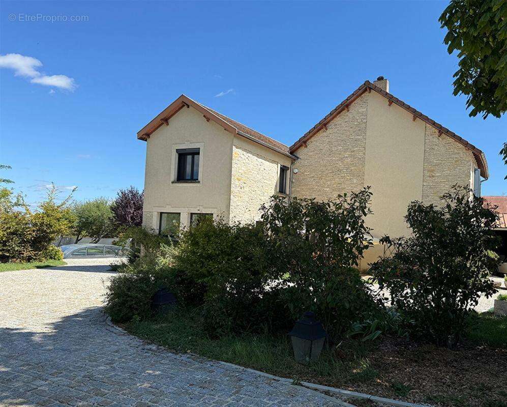 Maison à CORCELLES-LES-MONTS