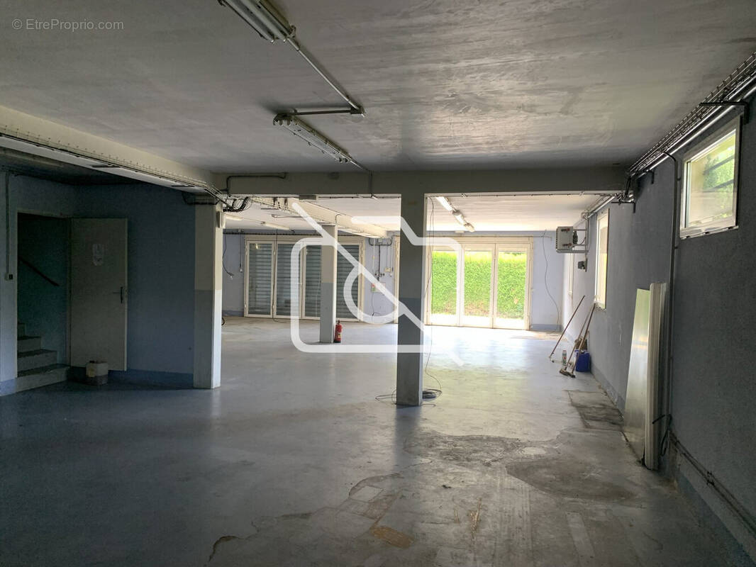 Commerce à MARCOUSSIS