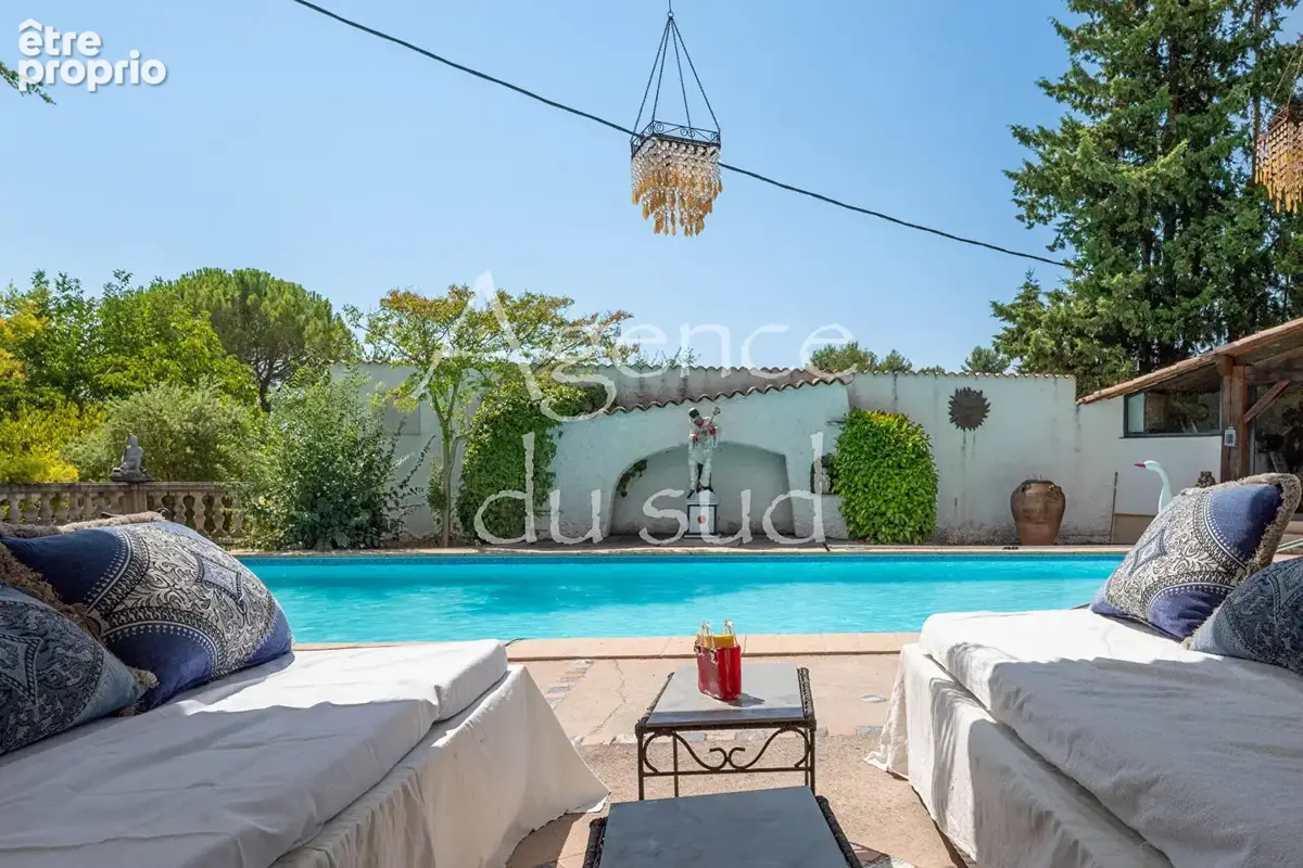 Maison  6 pièce(s) de 200 m² - photo 1