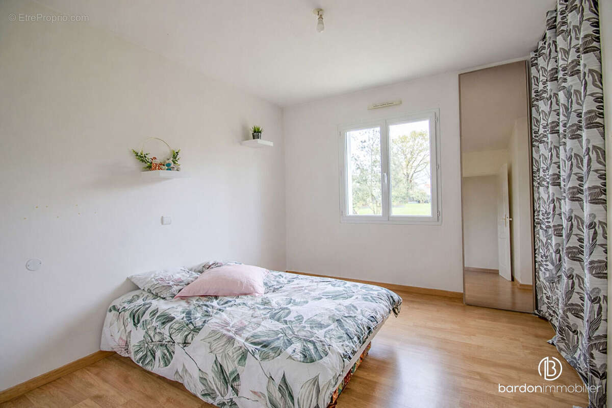 Maison à CHATEAUNEUF