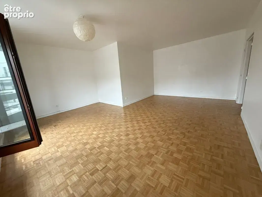 Suresnes centre-ville -  appartement 3 pièce(s) 74 m2 - ascenseur - terrasse - parking - cave - bus au pied de l'appartement - photo 6