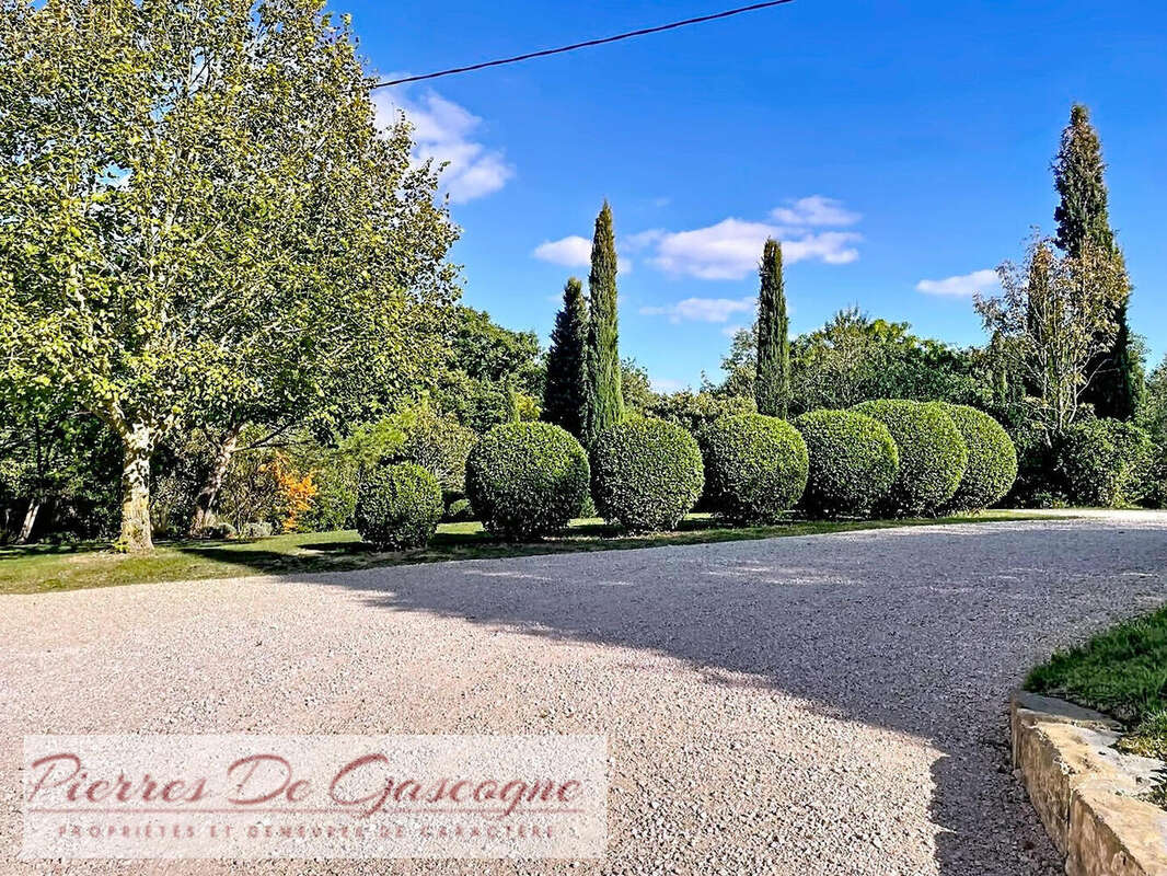 Maison à VIC-FEZENSAC